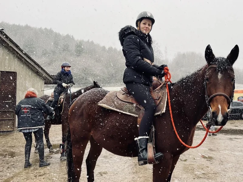 Jazdenie na koni počas sneženia